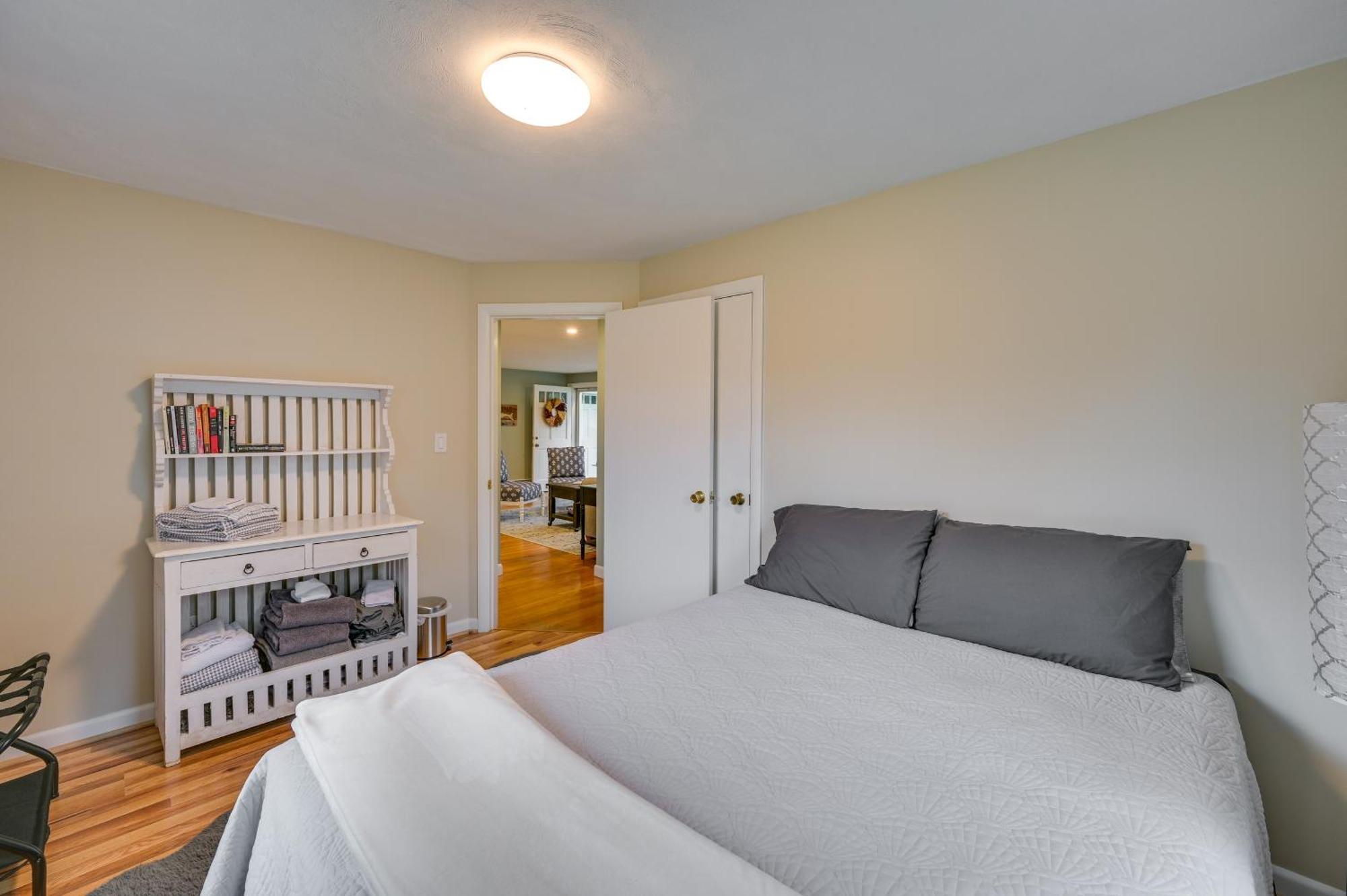 Appartement Marblehead Retreat With Sprawling Yard And Gas Grill! Extérieur photo