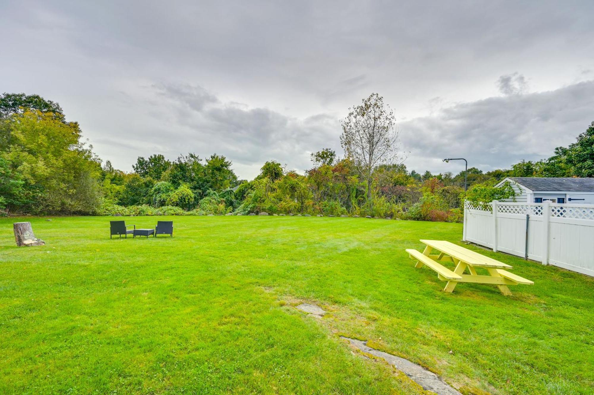 Appartement Marblehead Retreat With Sprawling Yard And Gas Grill! Extérieur photo